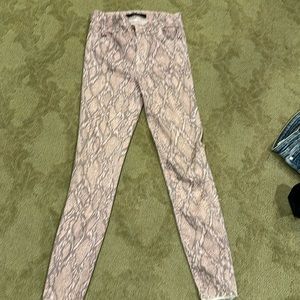JBRAND size 25 snake skin pink and grey print